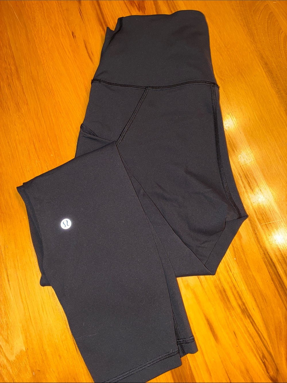 Lululemon Wonder Train Size 8 Black High-Rise Leggings with pockets